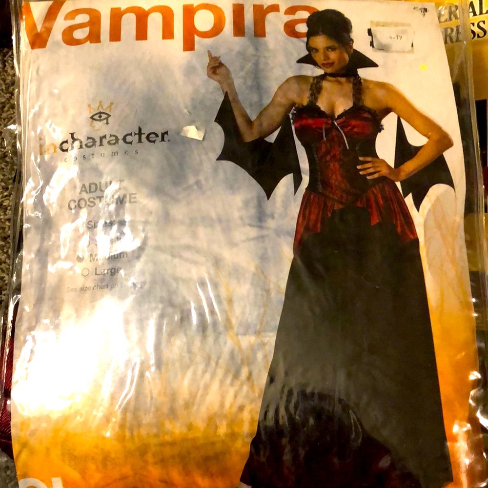 NEW in BAG, Vampira Halloween costume.  Dize:  Adult med.   5 pieces